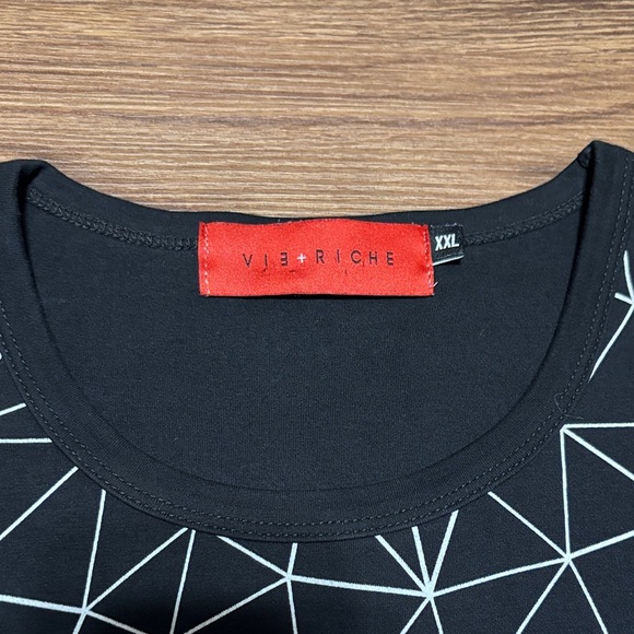🔥🔥🔥Black and Red Geometric Men's Tee Size: XXL🔥🔥🔥 - Picture 2 of 8